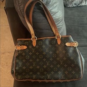 Authentic Louis Vuitton Batignolles Handbag✨✨